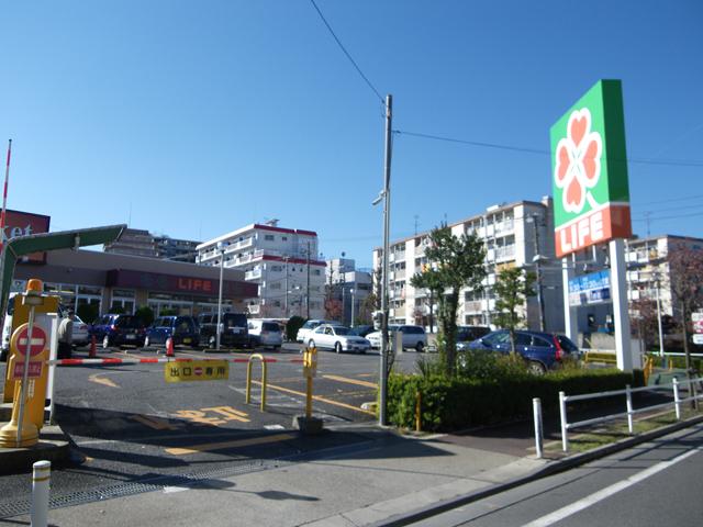 Supermarket. Until Life Maeno-cho shop 310m