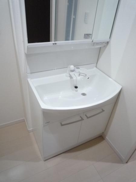Wash basin, toilet