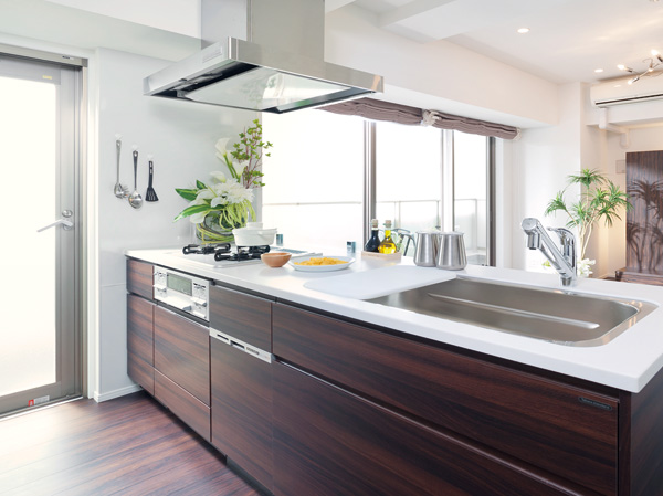 Kitchen.  [kitchen] The kitchen counter, With less scratches, It has incorporated your easy-care artificial marble. To produce a high-quality space. (Less than, Published photograph of, Model Room F type ※ Some including pay option specification (application deadline have))