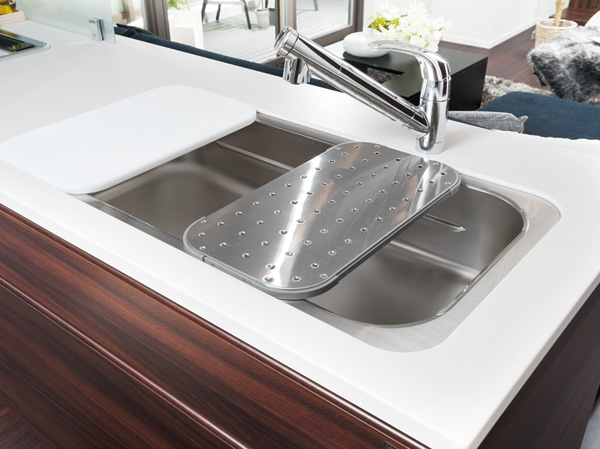 Kitchen.  [Utility sink] In addition to the wide sink a width of about 90㎝, Utility sink of new ideas cooking space is widened. Excellent functionality, You can a variety of kitchen work efficiently.