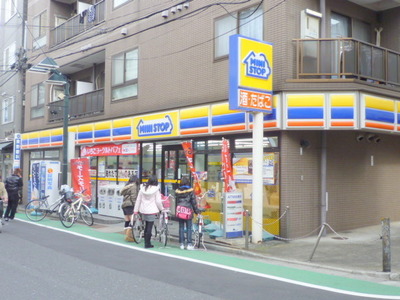 Convenience store. MINISTOP up (convenience store) 220m