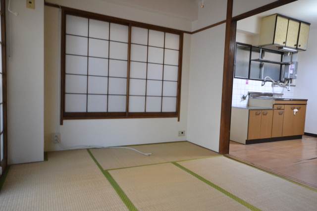 Living and room. There is housed in a Japanese-style room