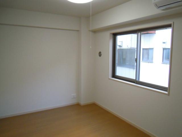 Other room space. Flooring