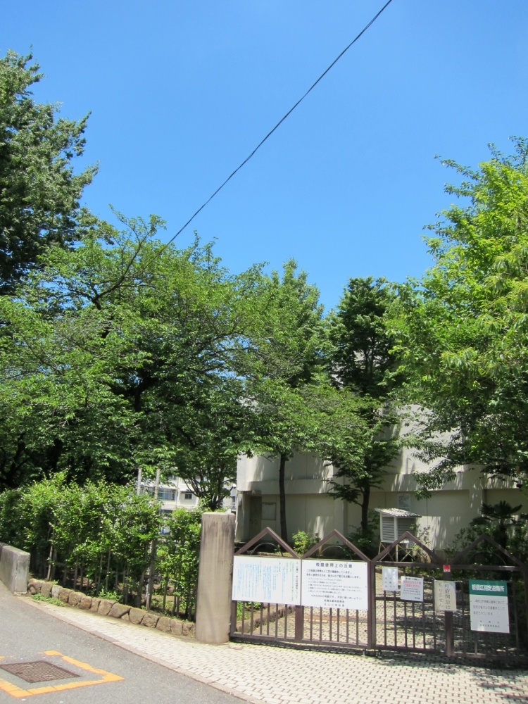 Primary school. 362m until Itabashi Oyama Elementary School (elementary school)