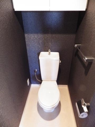 Toilet. It is the eighth floor of the toilet.