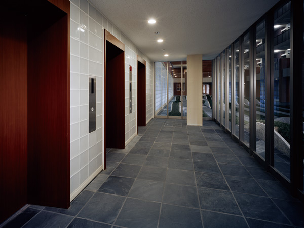 Shared facilities.  [elevator hall] Light leaking in glass block over is, It brings a soft look.