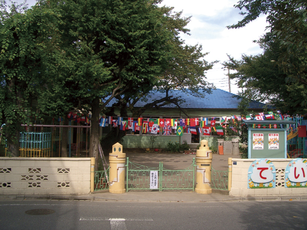 Surrounding environment. Imperial City kindergarten, which was built in the Taisho era. Lush environment. (About 690m)