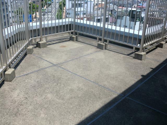 Balcony. Spacious with a roof balcony