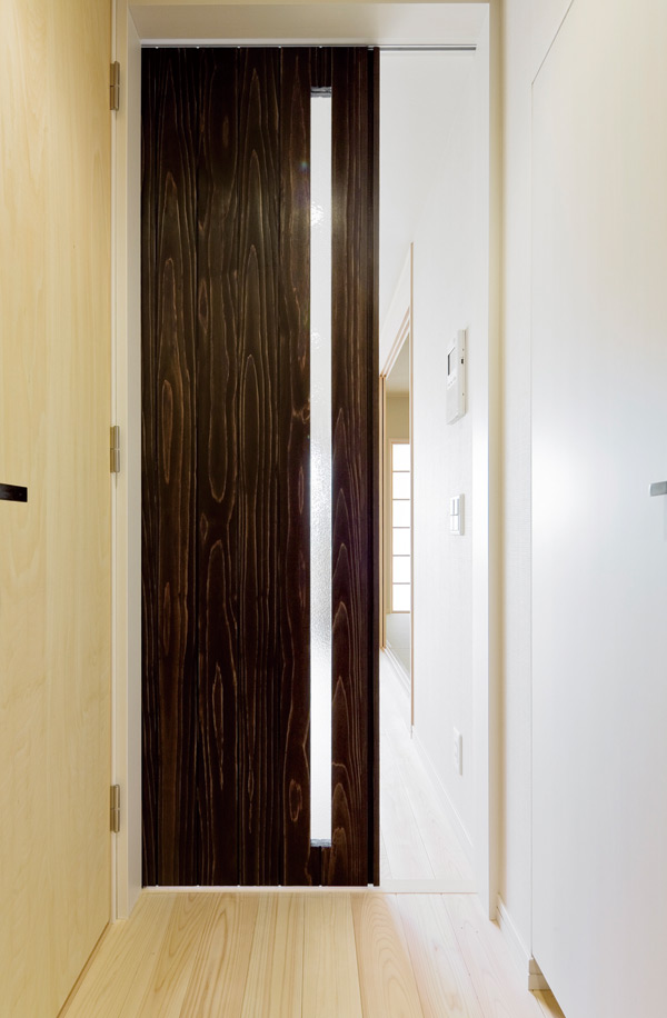 Other.  [sliding door] The doorway of each room, You can control the air volume by the opening and closing condition, Adopt a sliding door. It is shock-absorbing type that can be quiet operation.