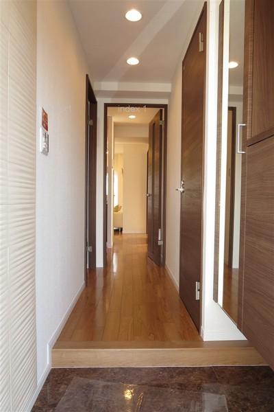 Entrance. With convenient full-length mirror on the front door storage