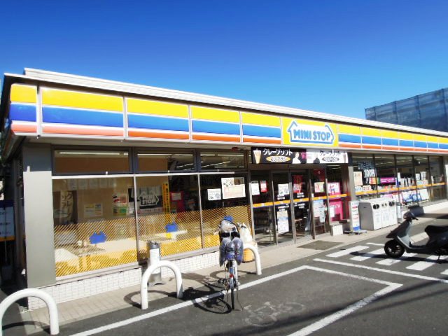 Convenience store. 110m until MINISTOP (convenience store)