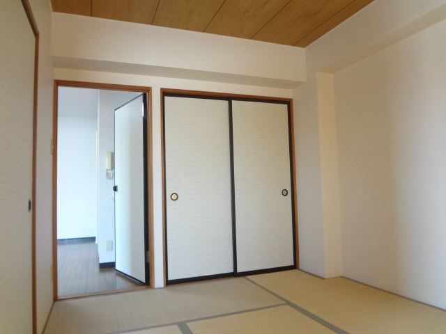 Living and room. 6 Pledge Japanese-style room. Housing 1 between the amount