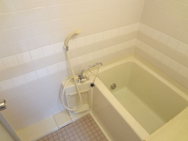 Bath. Reheating function with bathroom