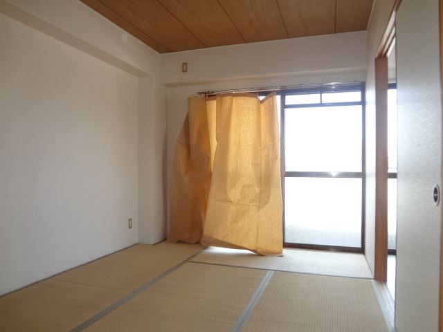 Living and room. 6 Pledge Japanese-style room. Air conditioning installation Allowed