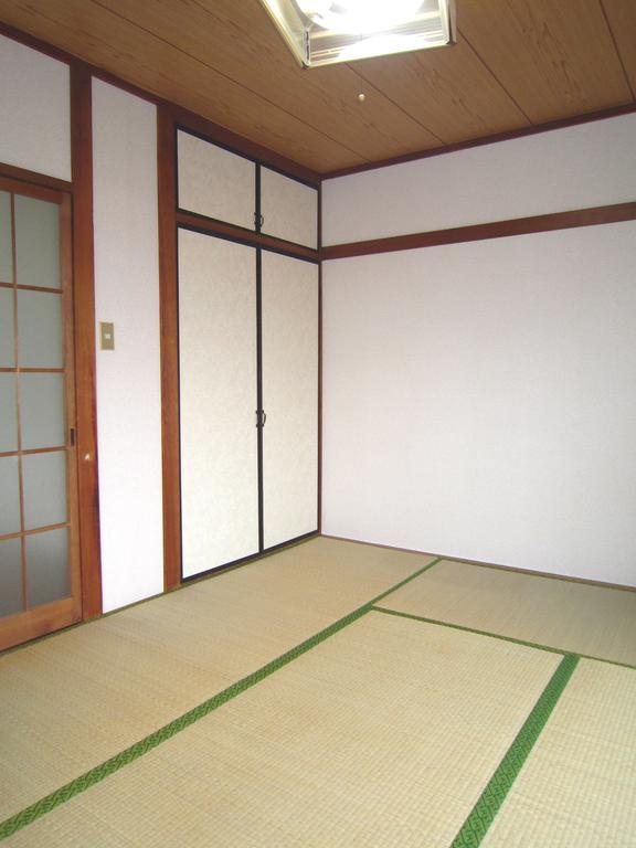 Living and room. Settle down is a tatami room