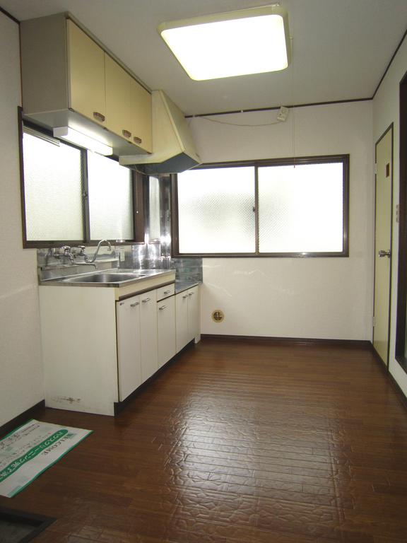 Kitchen. Windows two places in the kitchen