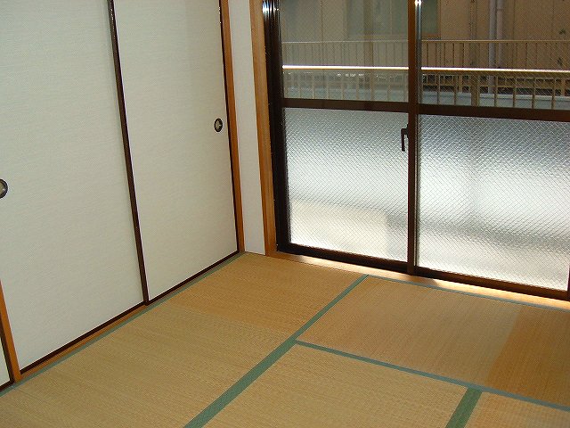 Other room space. Is a Japanese-style room. Storage space Plenty ☆