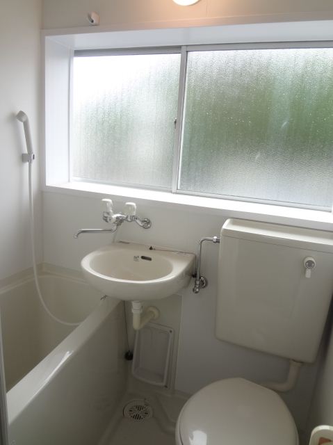 Bath. Characteristic bathroom ventilation good large windows ◎