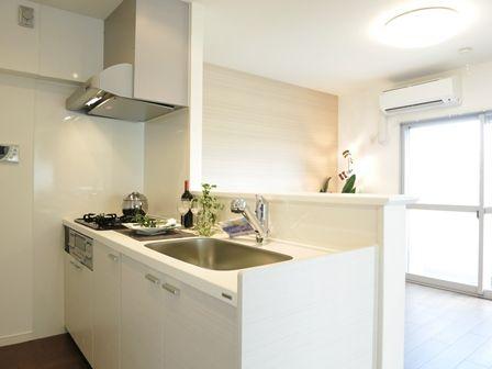 Kitchen. ~ Already the new interior renovation ~  System kitchen of state-of-the-art amenities