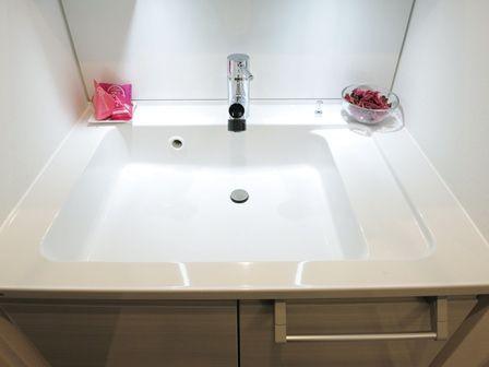 Wash basin, toilet. ~ Already the new interior renovation ~