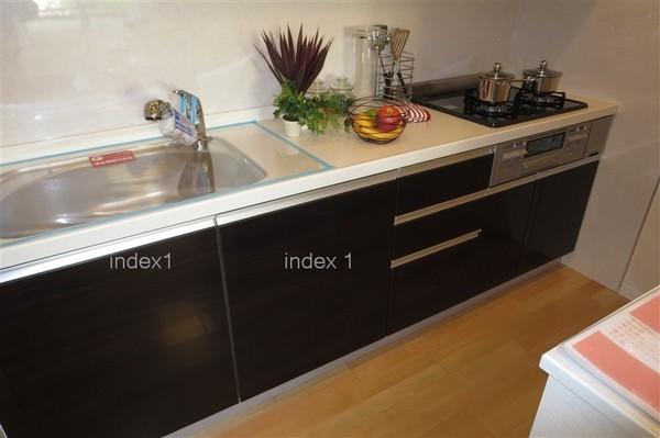 Kitchen. Dishes Hakadori likely in the 3-burner stove