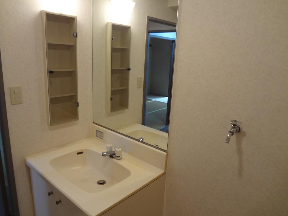 Wash basin, toilet. Indoor (June 2013) Shooting