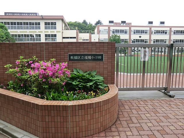 Primary school. 570m until Itabashi Sakuragawa Elementary School
