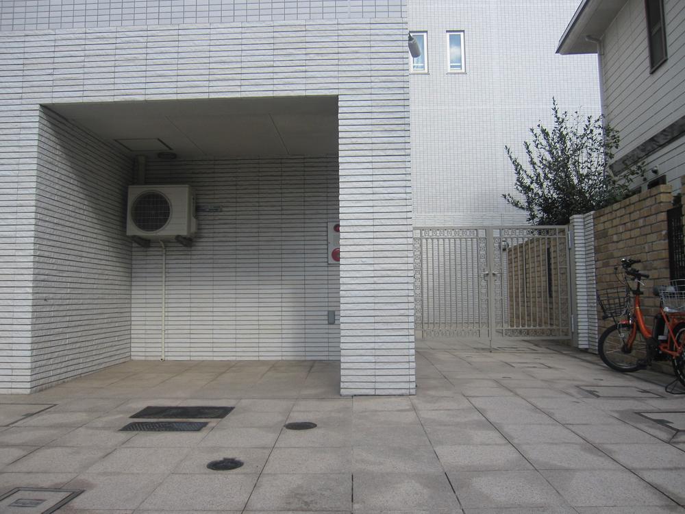 Local appearance photo. Local (11 May 2013) Shooting