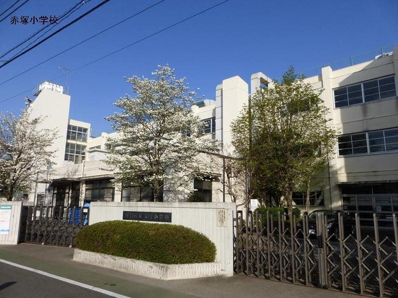 Primary school. 460m until Itabashi Akatsuka Elementary School