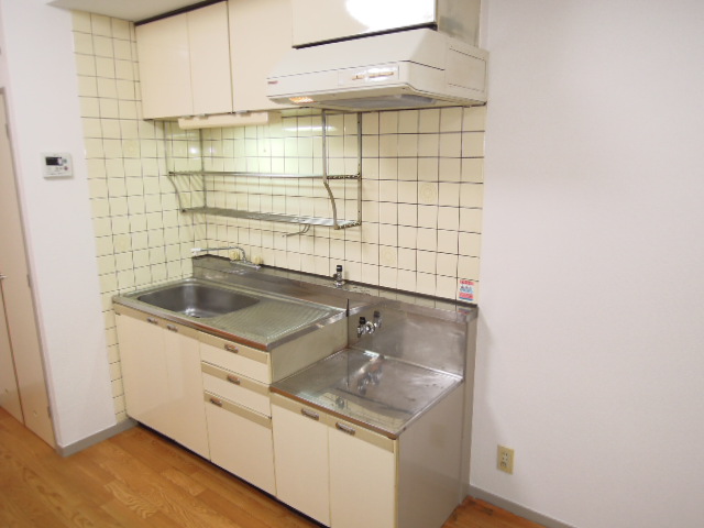 Kitchen. Gas stove can be installed