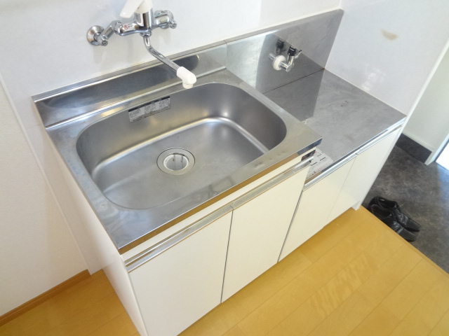 Kitchen. Two-burner stove installation Allowed spacious kitchen