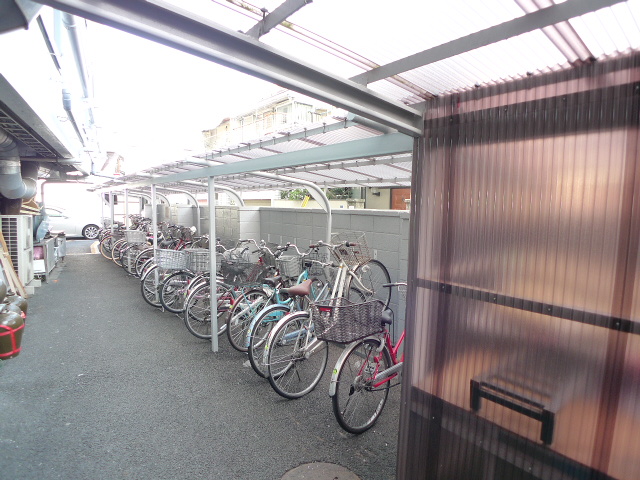 Other common areas. Bicycle parking on site ・ Parking available (on confirmation)