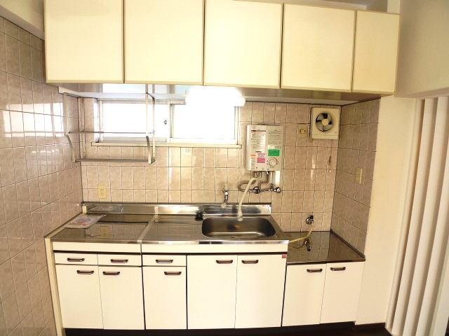 Kitchen. Cooking space widely 2 lot gas stoves can be installed
