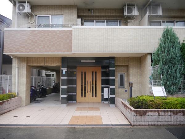 Entrance. Entrance (11 May 2013) Shooting