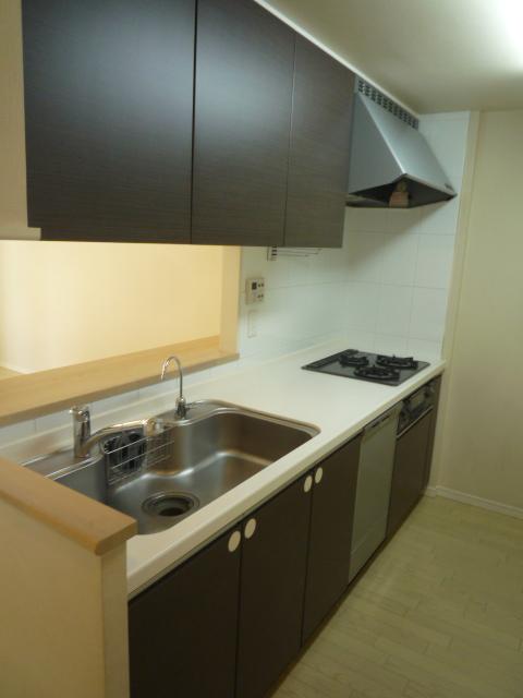 Kitchen. Dishwasher ・ Face-to-face kitchen with a disposer