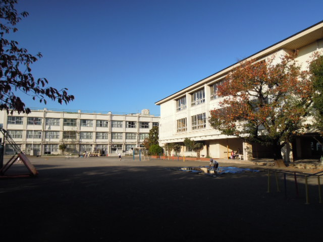 Primary school. 675m until Itabashi Kamiitabashi fourth elementary school (elementary school)