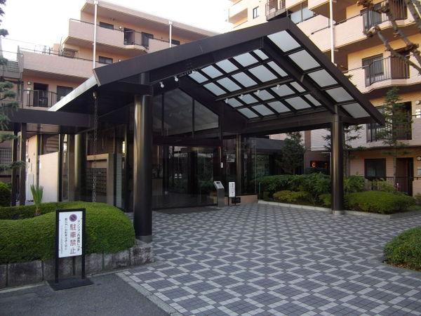 Entrance. Common areas