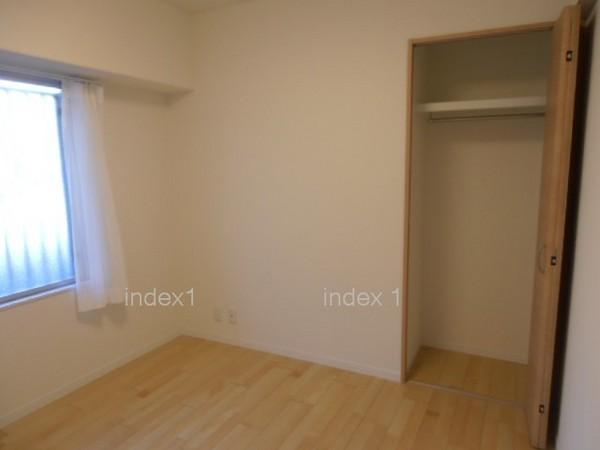 Non-living room. 4.8 Pledge of Western-style