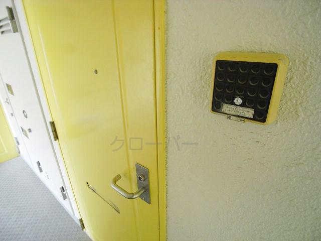 Other common areas. Sharing unit Entrance