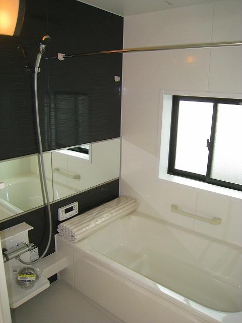 Same specifications photo (bathroom). _ Bathroom seller construction cases