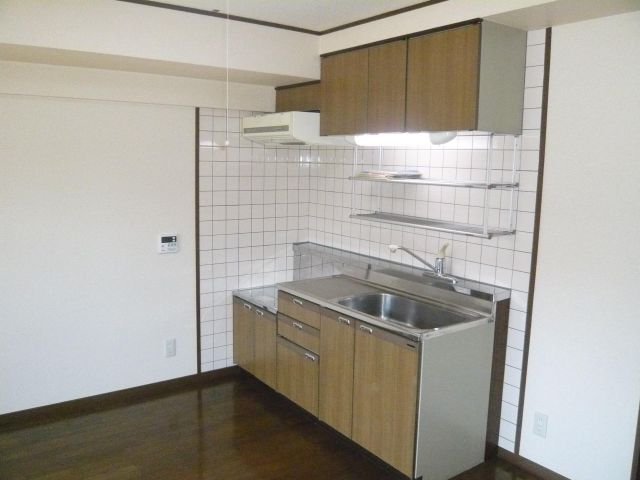 Kitchen. Two-burner stove installation Allowed spacious kitchen