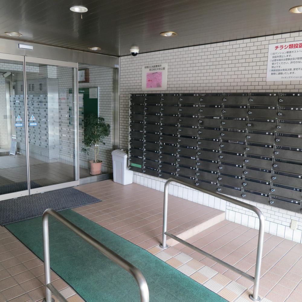 Entrance. Mansion Entrance: Facilities common areas