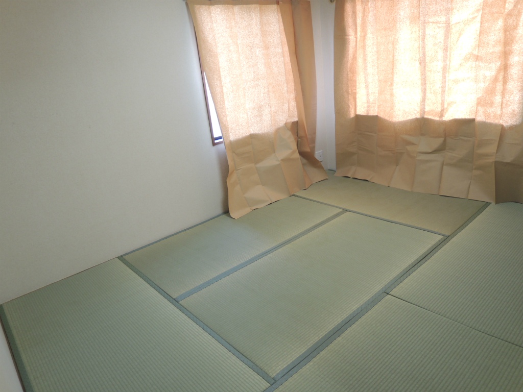 Other room space. Japanese-style room 6 quires Two-sided lighting