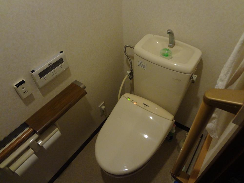 Toilet. Indoor (12 May 2013) Shooting