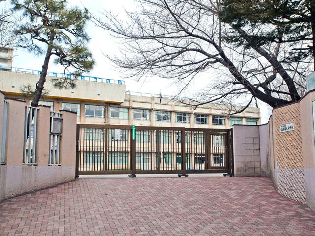Primary school. 560m to Itabashi Itabashi eighth elementary school