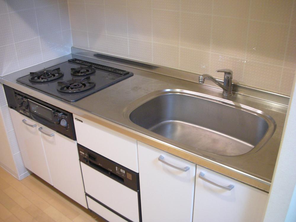 Kitchen. Indoor (11 May 2013) Shooting