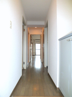 Other room space. Corridor