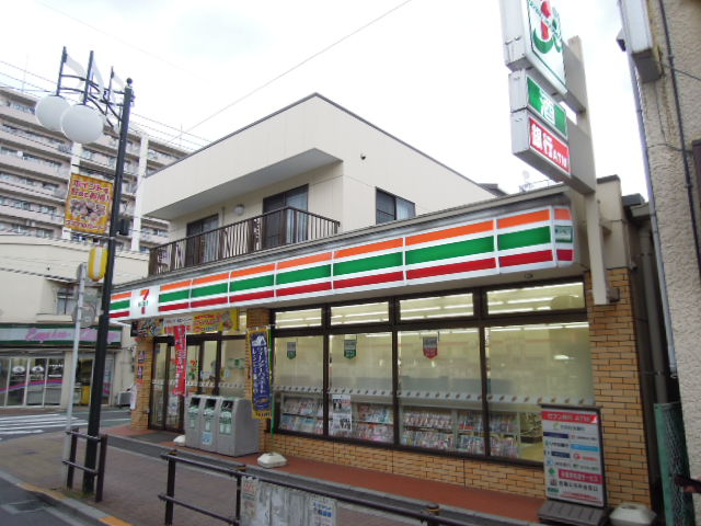 Convenience store. Seven-Eleven Itabashi lotus root 2-chome up (convenience store) 275m