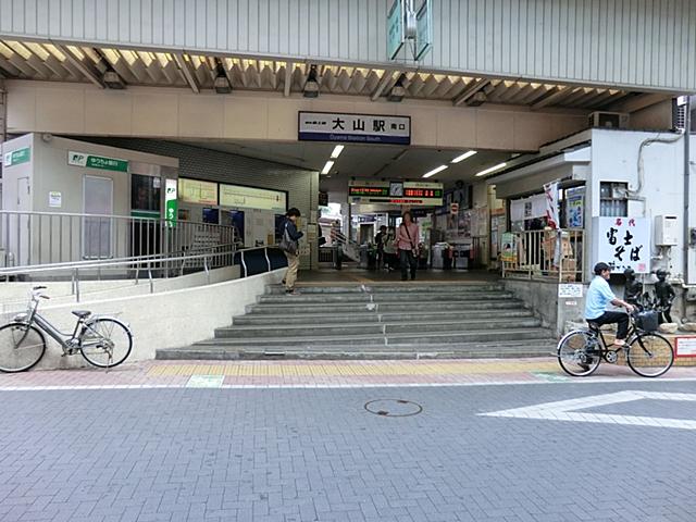 station. Tobu Tojo Line 717m to Oyama Station