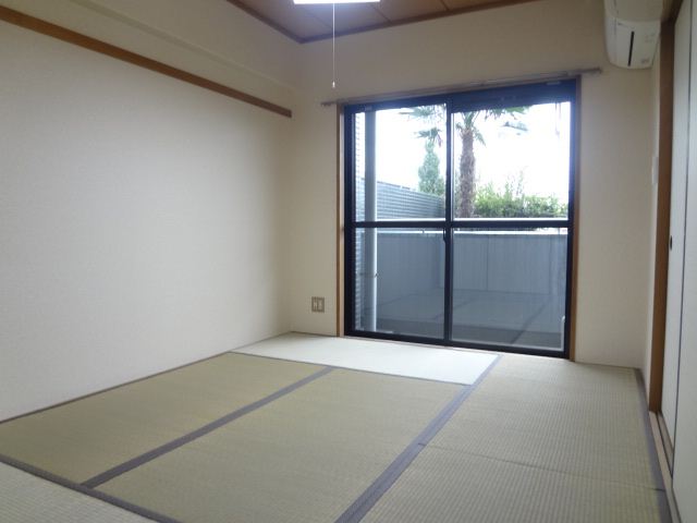 Living and room. Summer winter and cool in the warm Japanese-style room